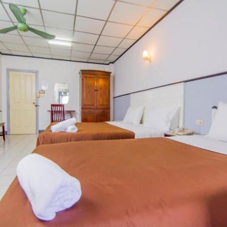 Hotel Sutus Court 3 Pattaya Esterno foto