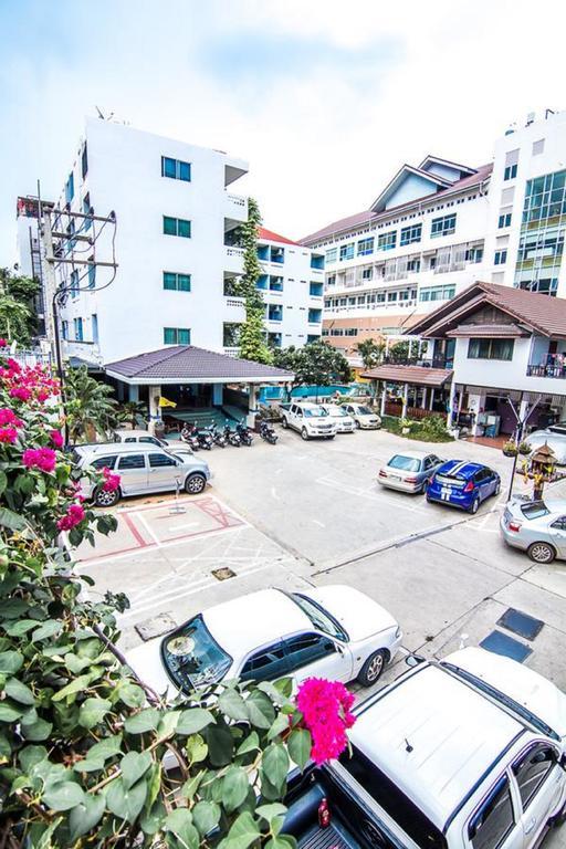 Hotel Sutus Court 3 Pattaya Esterno foto