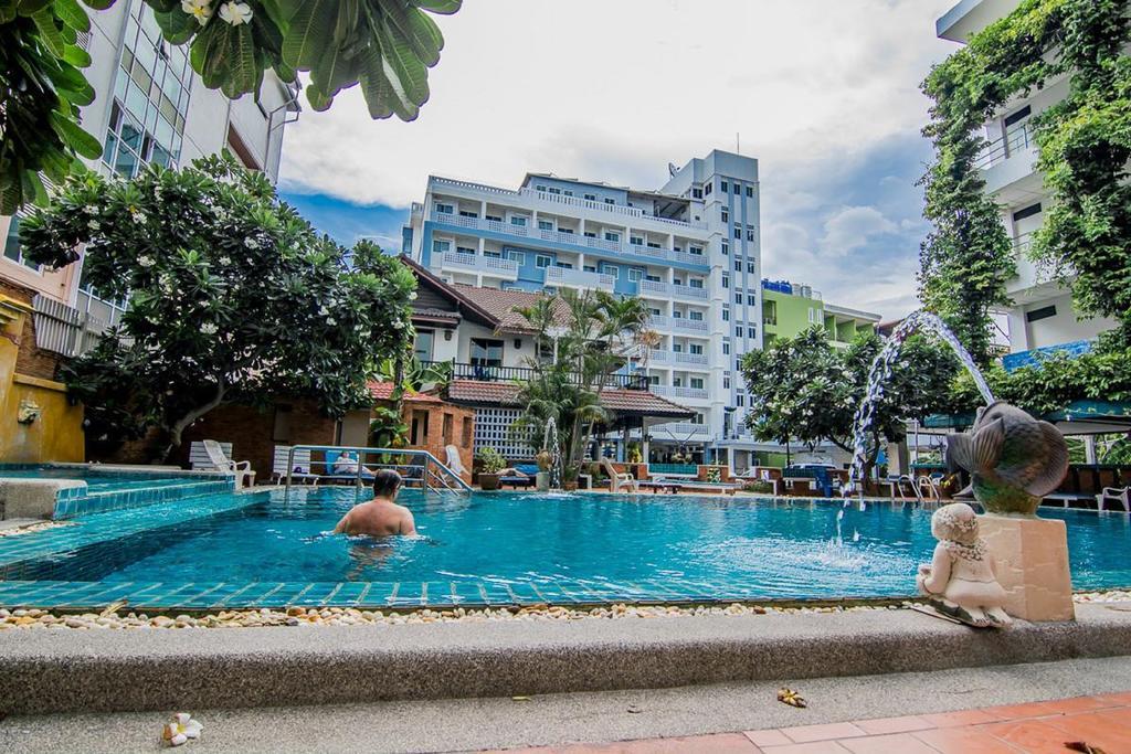 Hotel Sutus Court 3 Pattaya Esterno foto