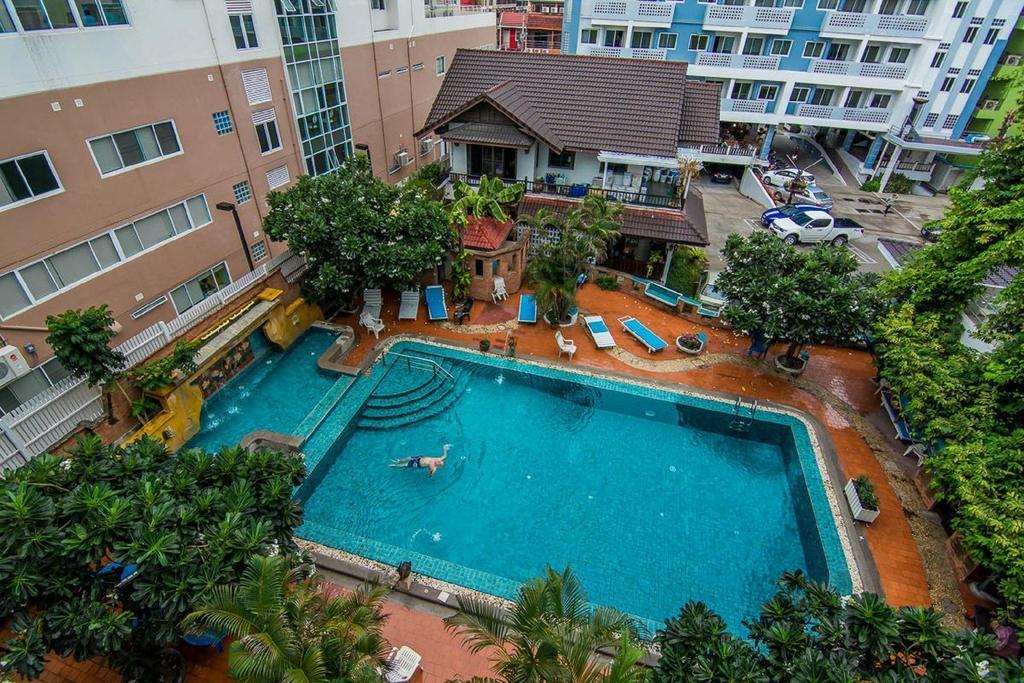 Hotel Sutus Court 3 Pattaya Esterno foto