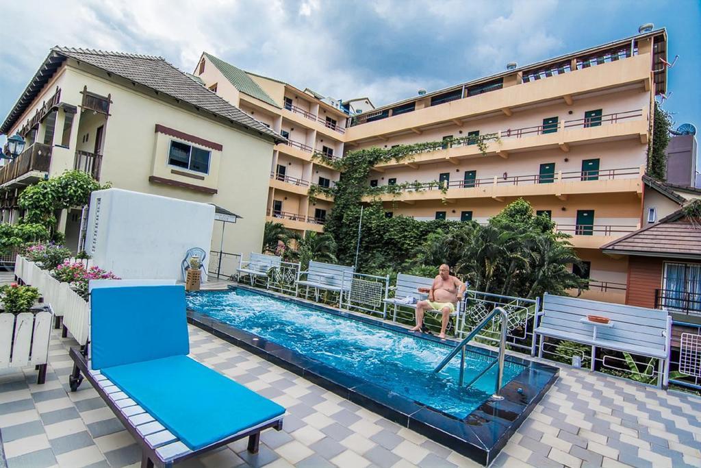 Hotel Sutus Court 3 Pattaya Esterno foto