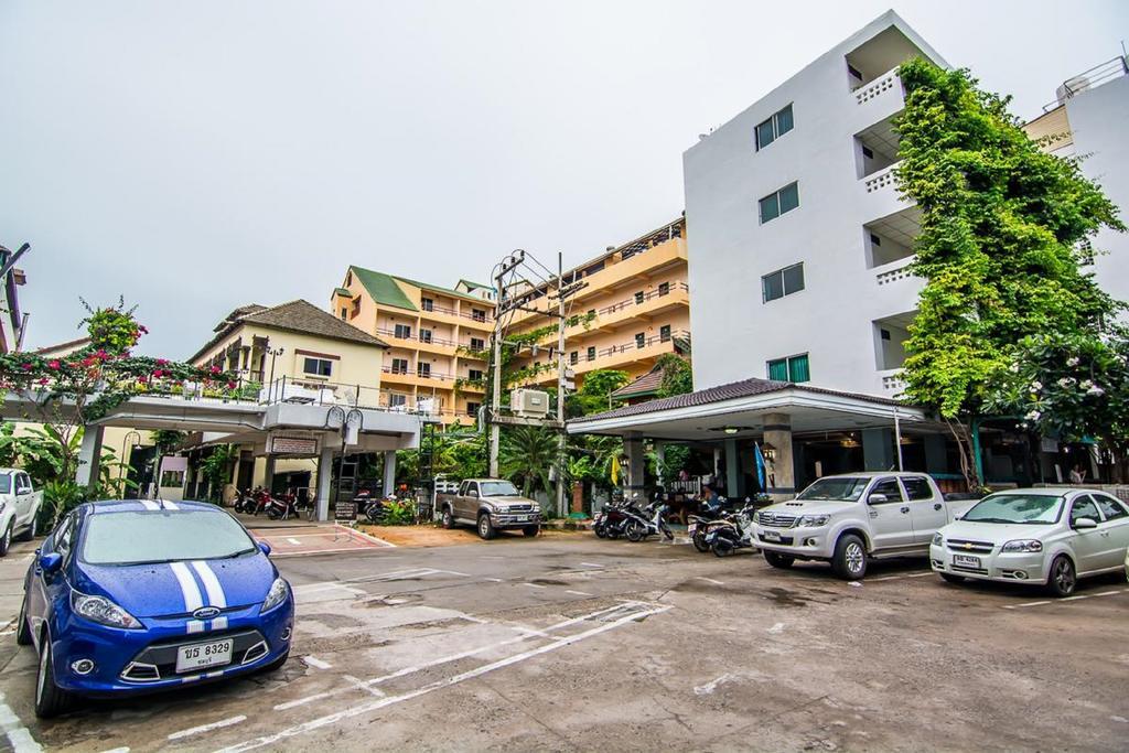 Hotel Sutus Court 3 Pattaya Esterno foto