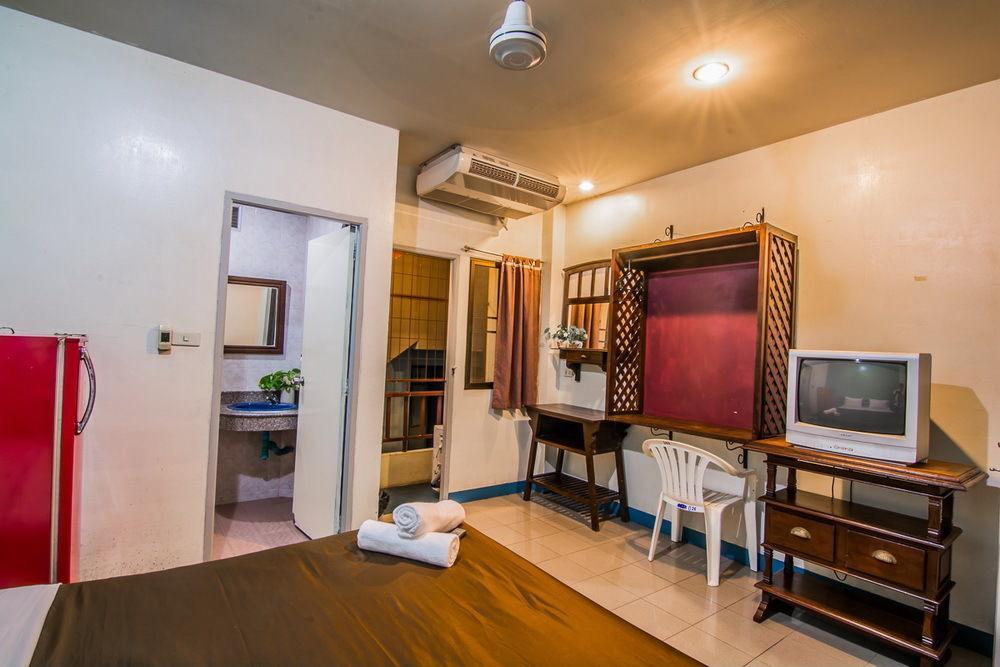 Hotel Sutus Court 3 Pattaya Esterno foto