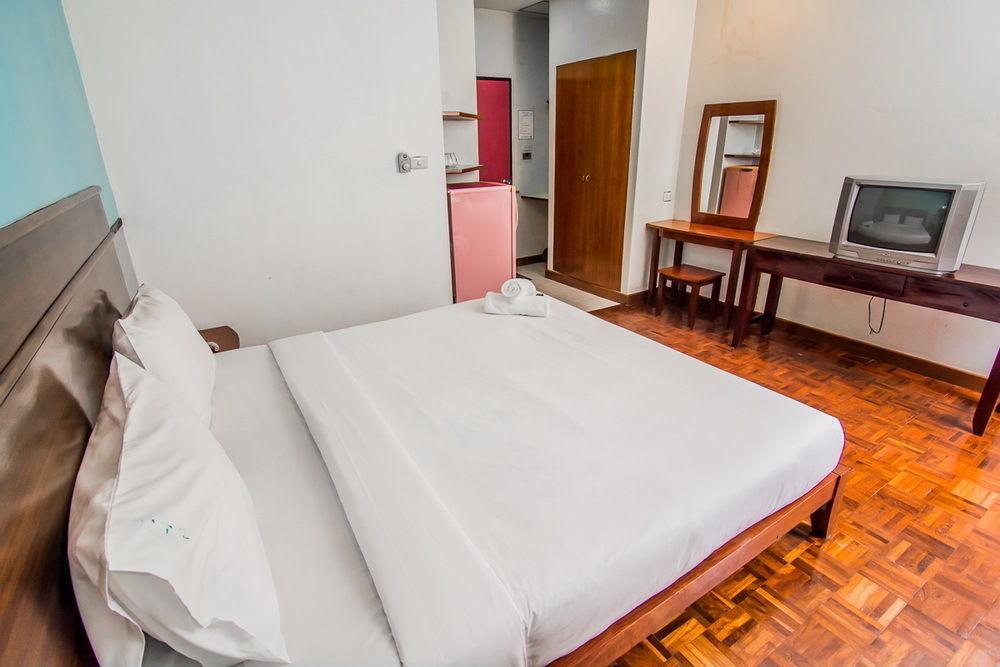 Hotel Sutus Court 3 Pattaya Esterno foto