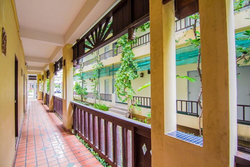 Hotel Sutus Court 3 Pattaya Esterno foto