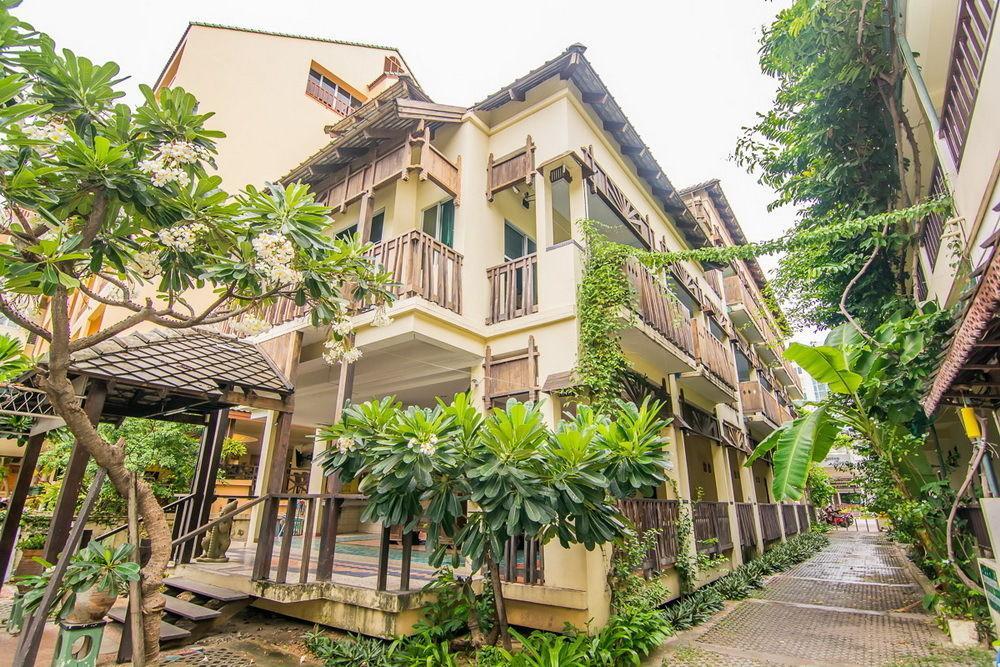 Hotel Sutus Court 3 Pattaya Esterno foto