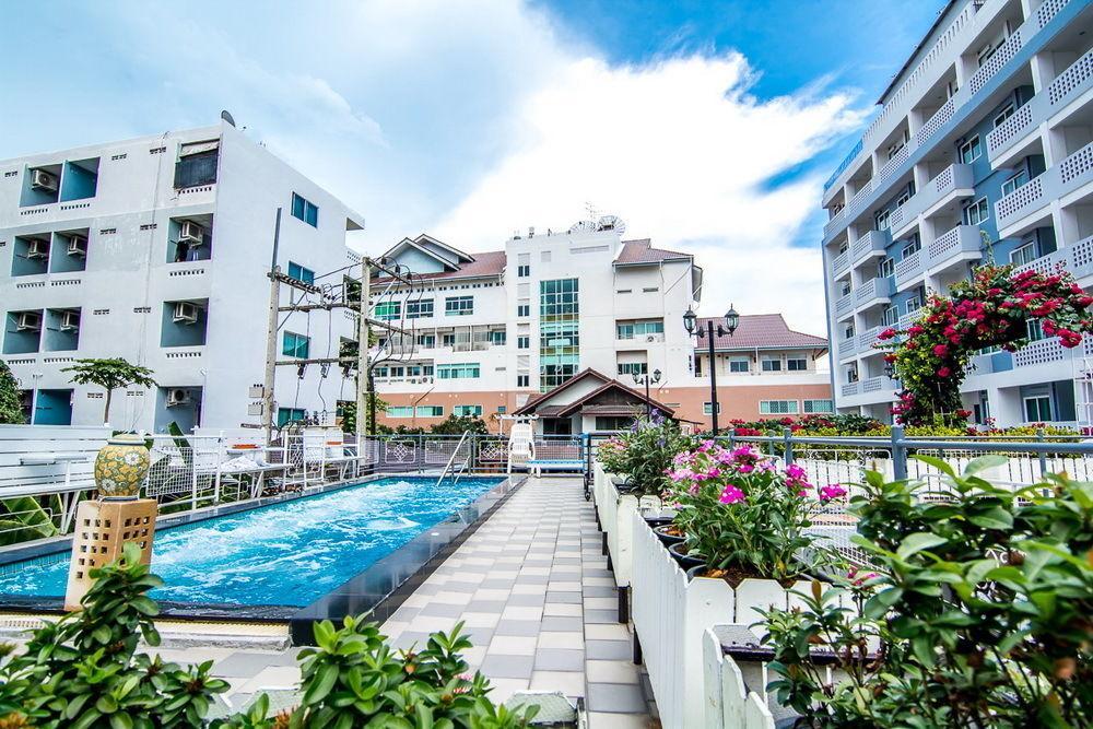 Hotel Sutus Court 3 Pattaya Esterno foto
