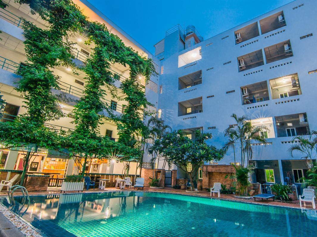 Hotel Sutus Court 3 Pattaya Esterno foto