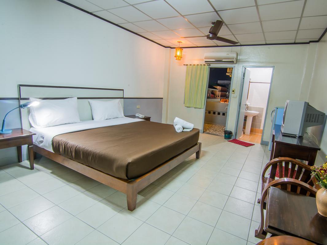 Hotel Sutus Court 3 Pattaya Esterno foto