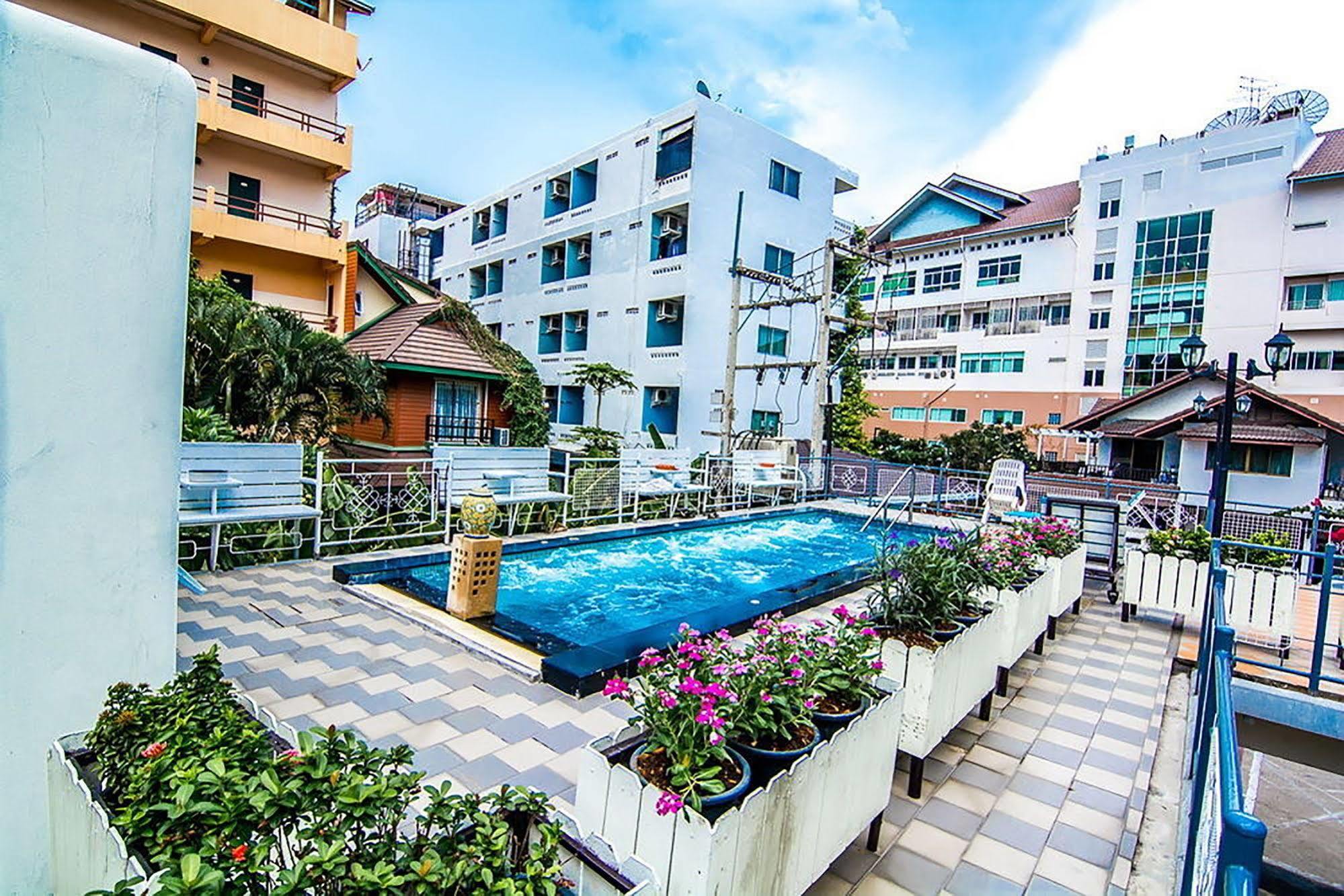 Hotel Sutus Court 3 Pattaya Esterno foto