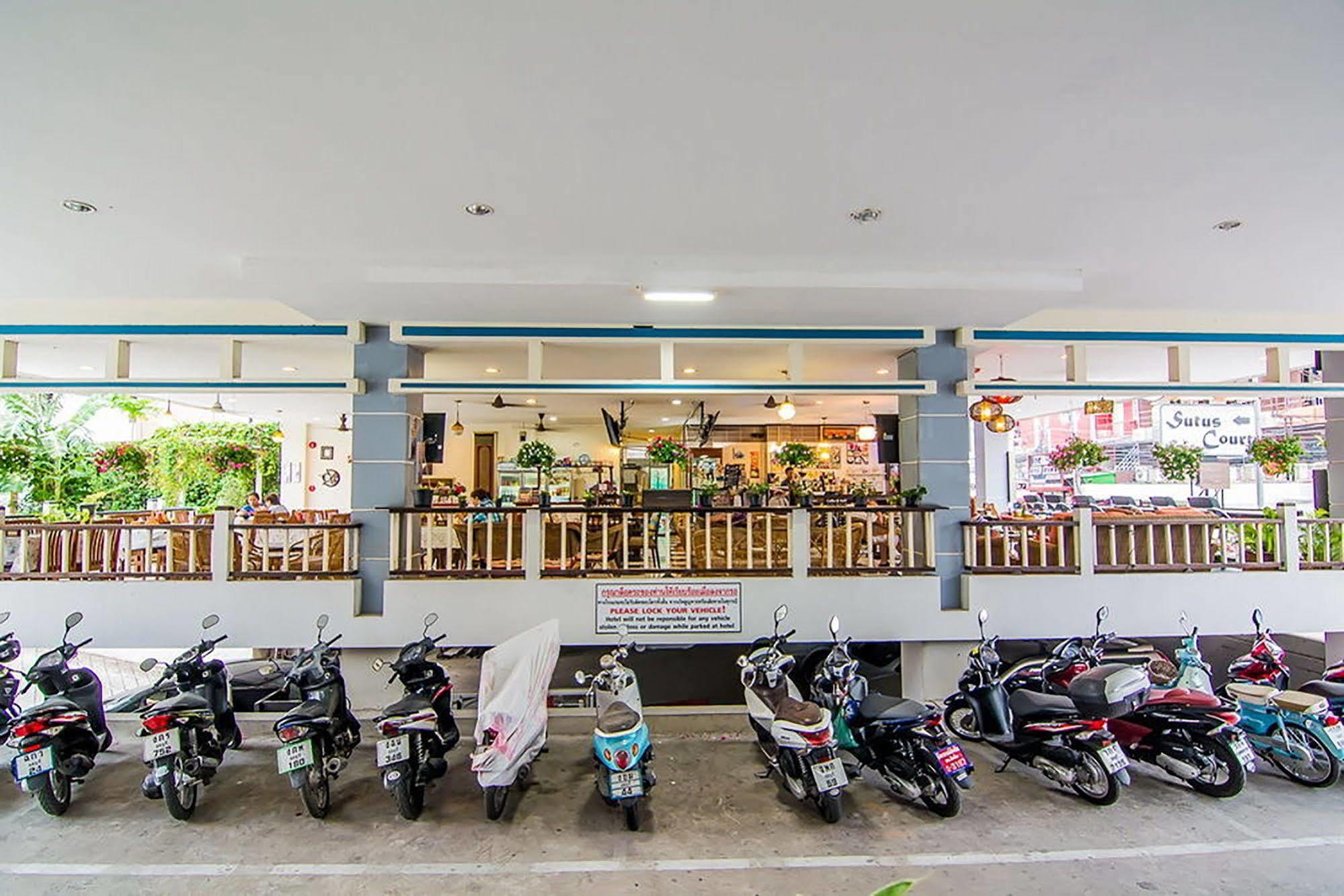 Hotel Sutus Court 3 Pattaya Esterno foto