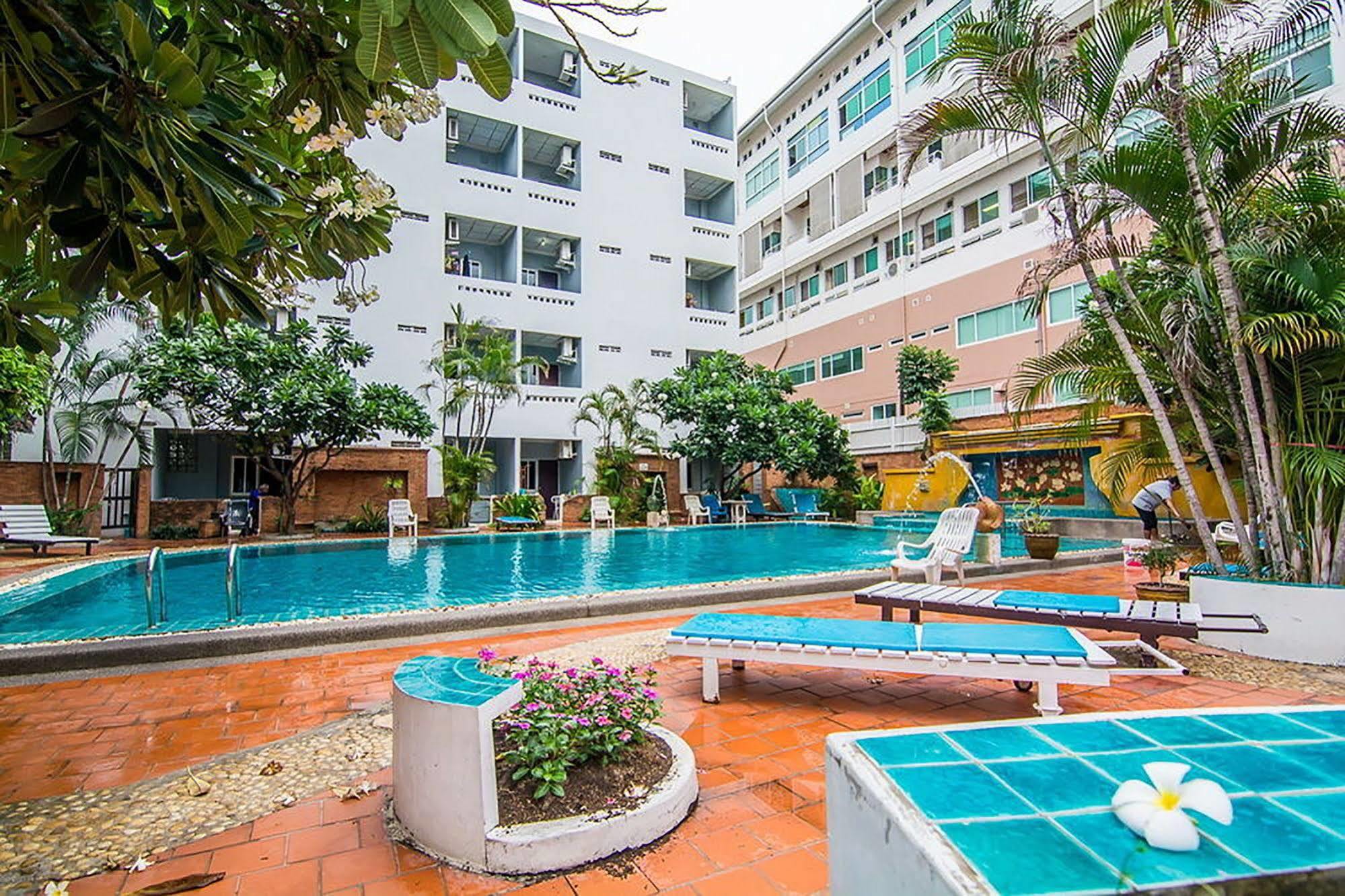 Hotel Sutus Court 3 Pattaya Esterno foto