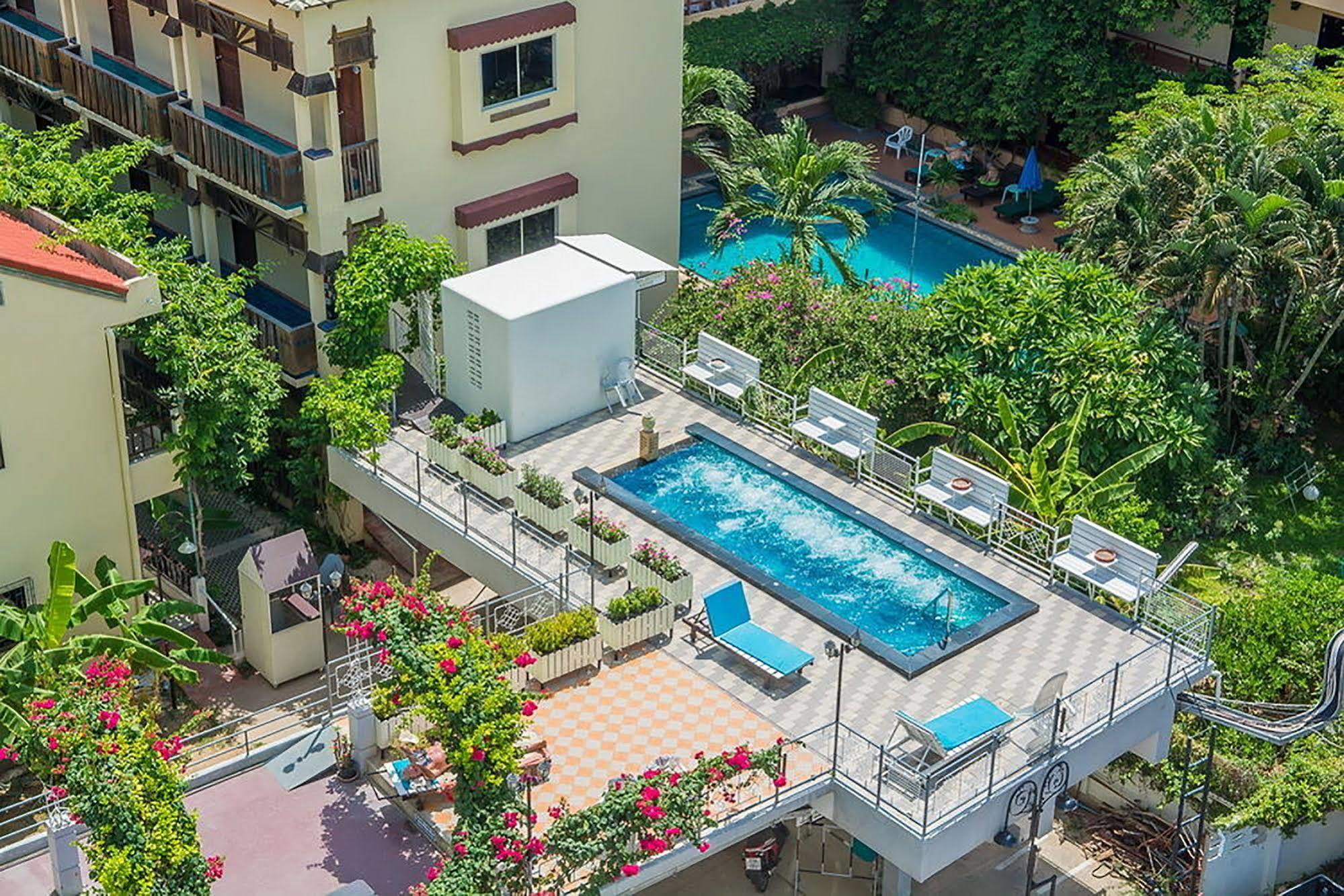 Hotel Sutus Court 3 Pattaya Esterno foto