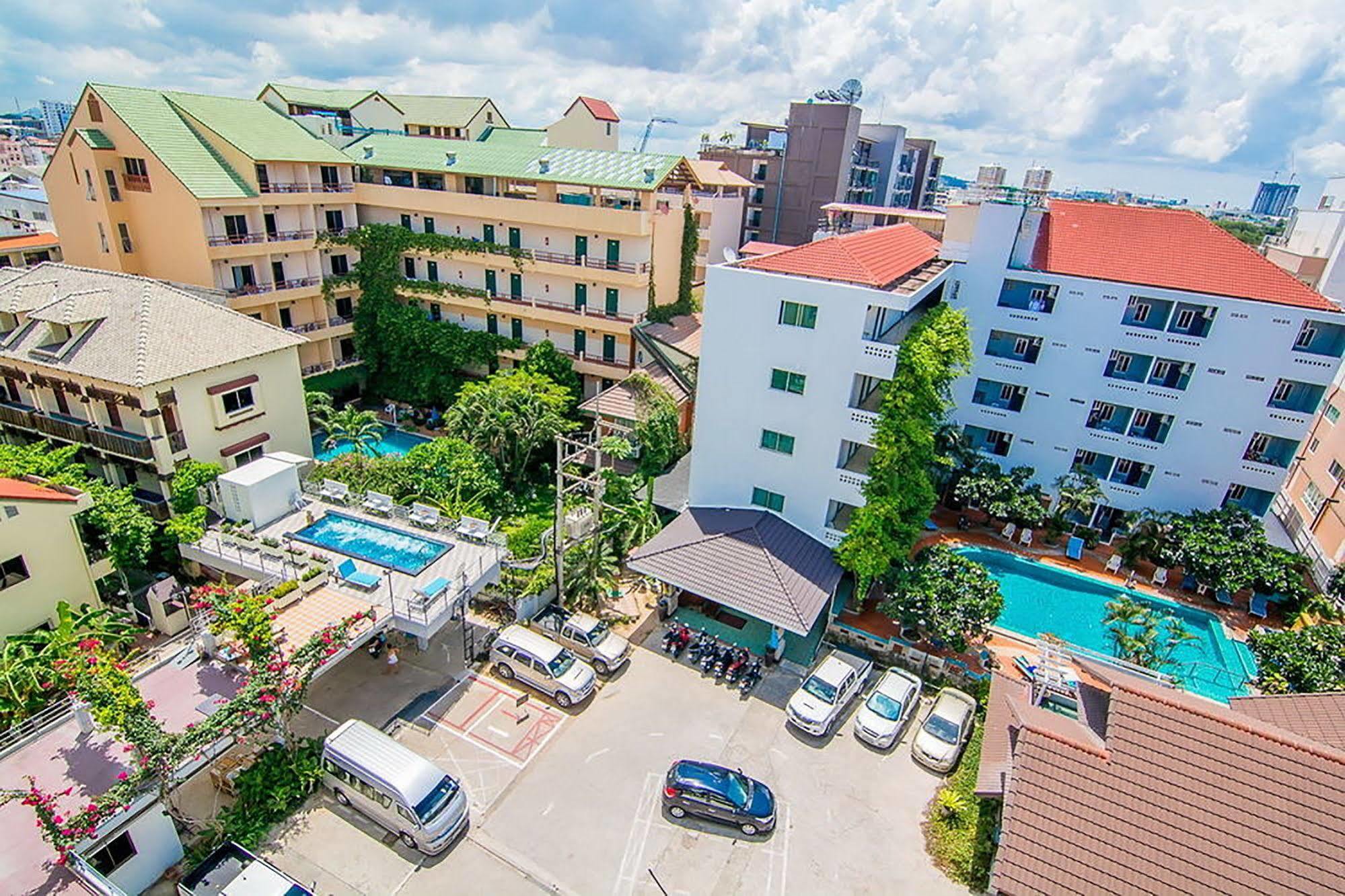 Hotel Sutus Court 3 Pattaya Esterno foto
