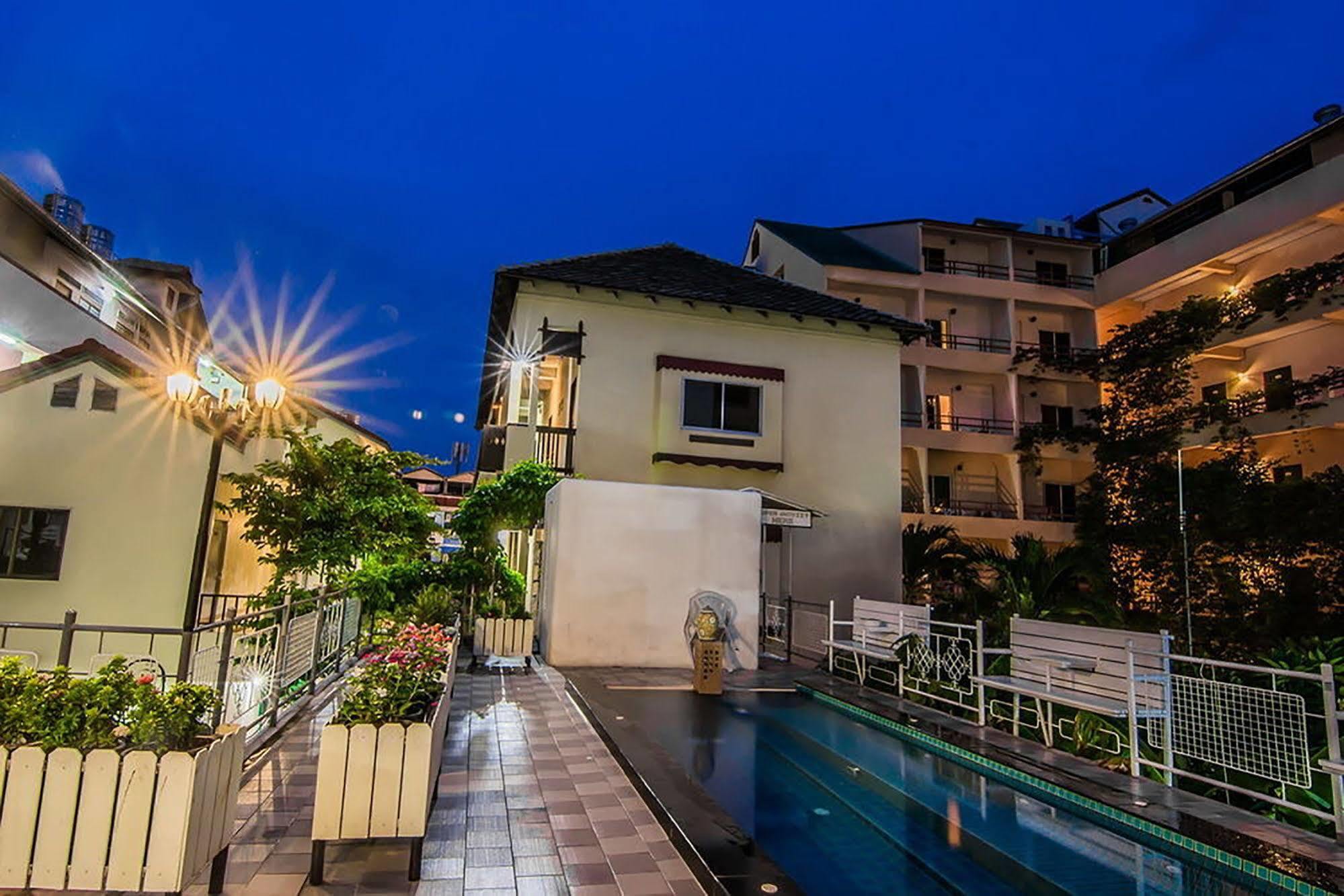 Hotel Sutus Court 3 Pattaya Esterno foto